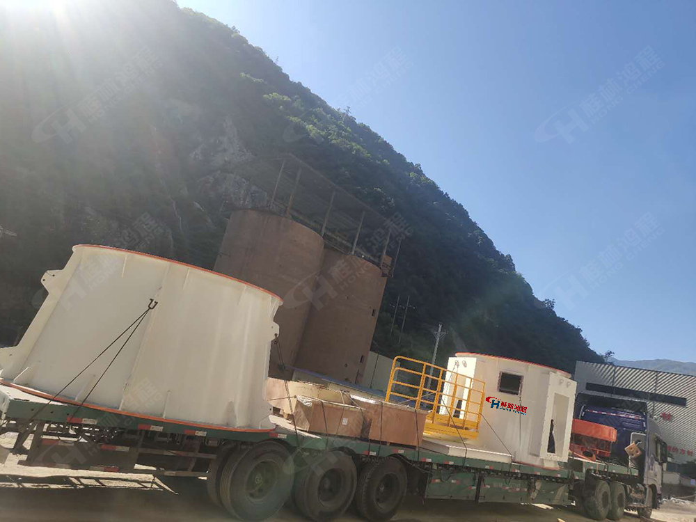 國內某碳酸鈣企業迎來三臺HLMX1700超細磨粉機立式磨粉機和HC1900大型雷蒙磨安裝工程順利開展喜訊！